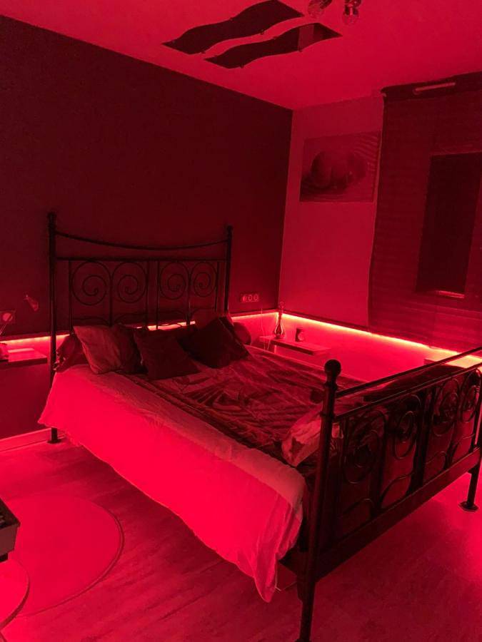 Appartement de vacances pour 2 personnes, avec jacuzzi et jardin ainsi que piscine et bassin pour enfant