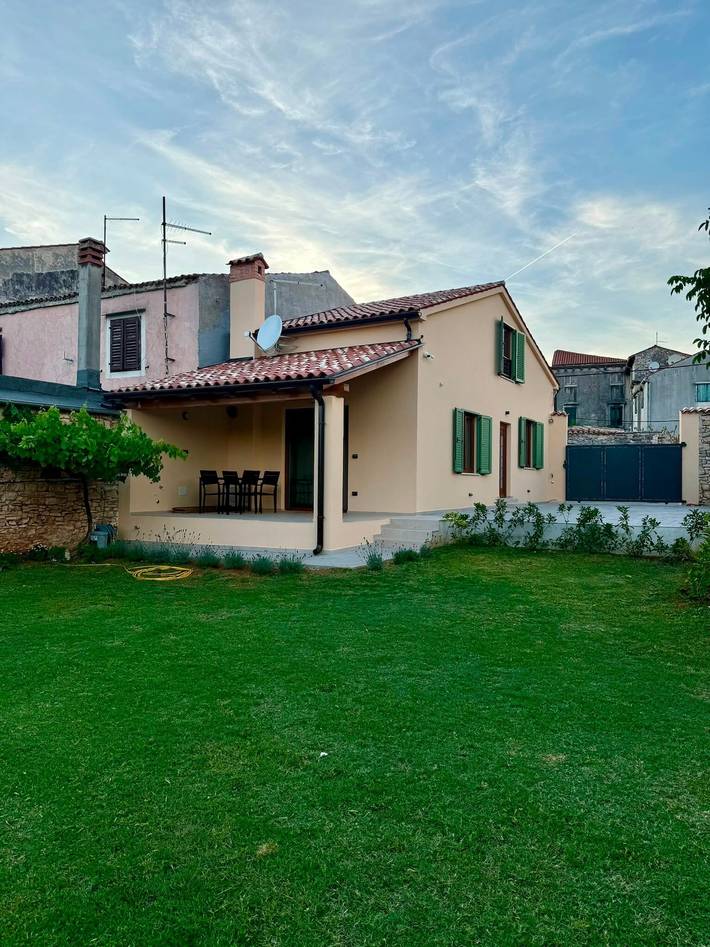 Holiday Home 'Chill House Vodnjan' with Private Terrace, Wi-Fi and Air Conditioning