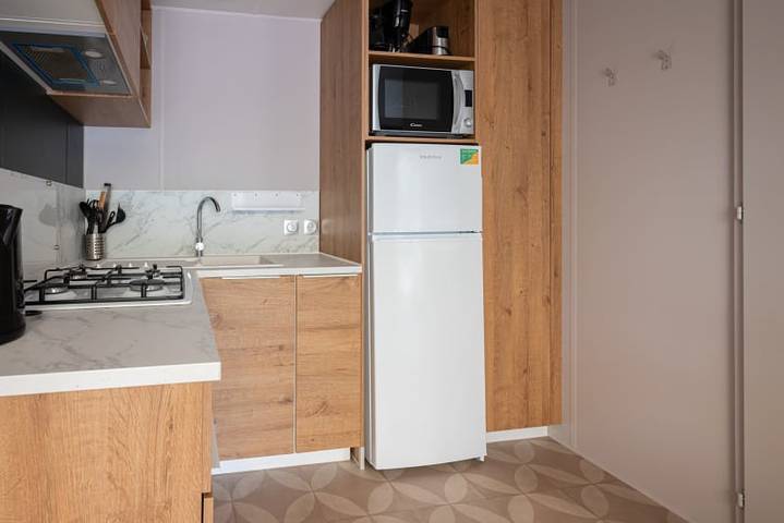 Caravane pour 4 personnes, avec balcon/terrasse ainsi que terrasse et vue sur le lac à Le Muy - 4