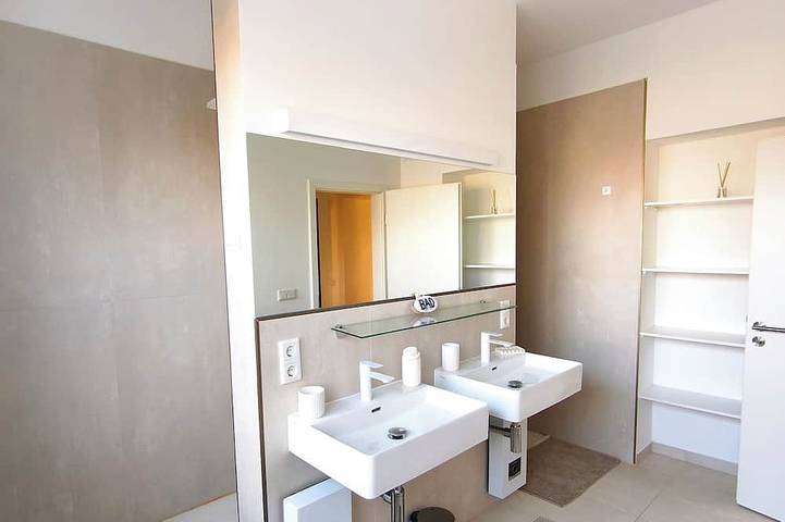 Ganze Wohnung, Maisonette Wohnung in Stadtvilla mit Parkplatz & Gym 3Sz in Düsseldorf, Düsseldorf und Umgebung