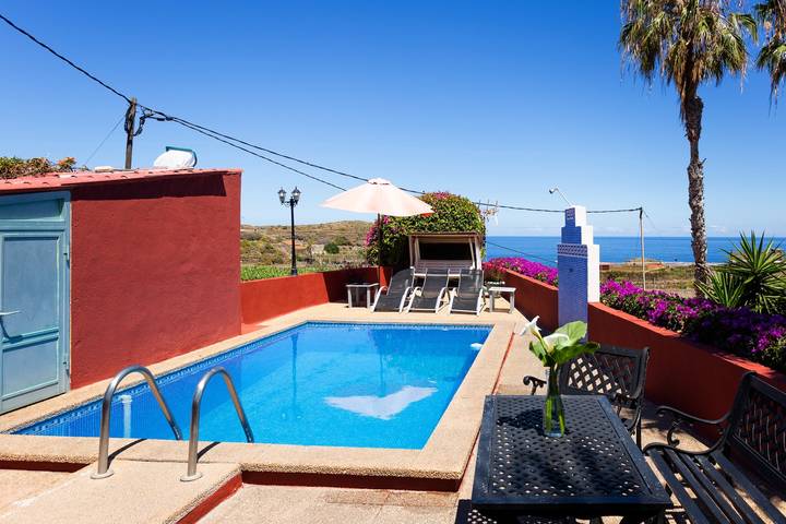 Entire apartment, Modern Apartment Maxi with Sea View, Mountain View, Wi-Fi, Jacuzzi in Icod de los Vinos, North Tenerife