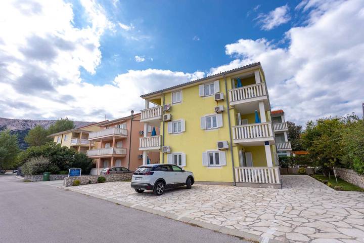 Apartamento vacacional entero, Apartamento de vacaciones con vista a las montañas in Vela plaža, Baska
