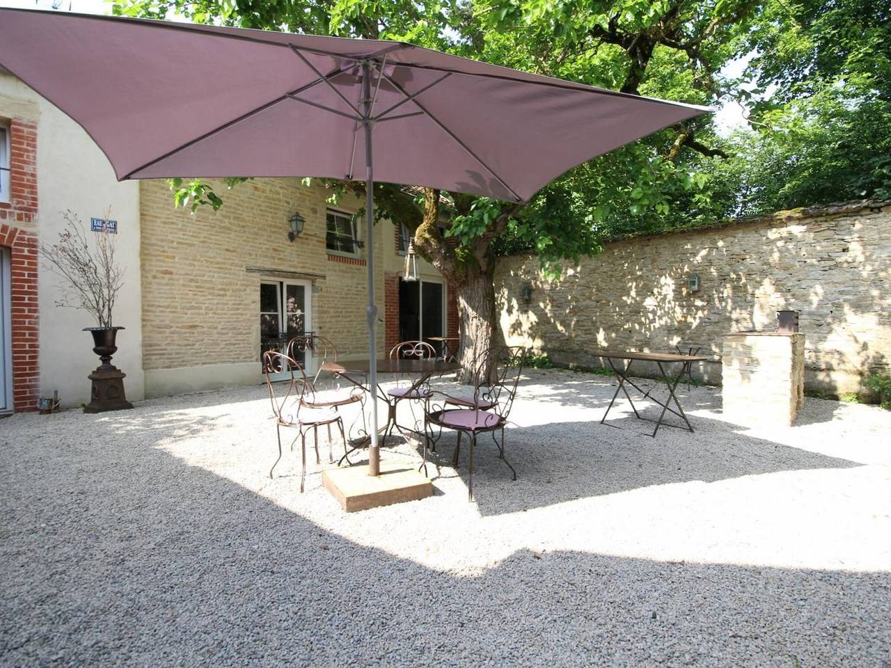 Charmante maison avec cour et confort moderne près de Dijon in Messigny-et-Vantoux, Région de Dijon