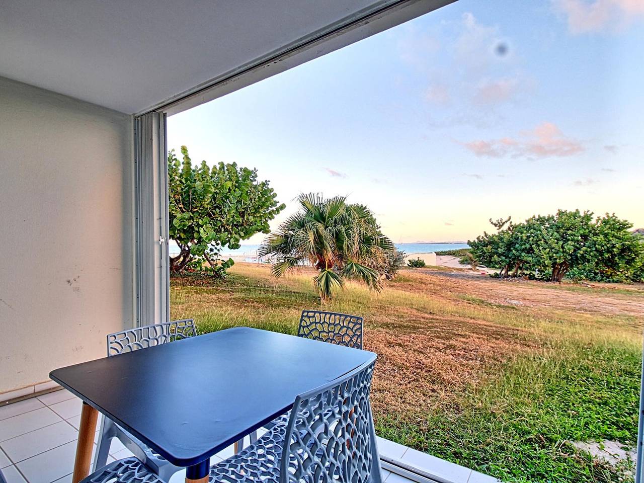 Studio entier, Escapade Romantique à Proximité de la Plage d'Orient Bay in Saint Martin