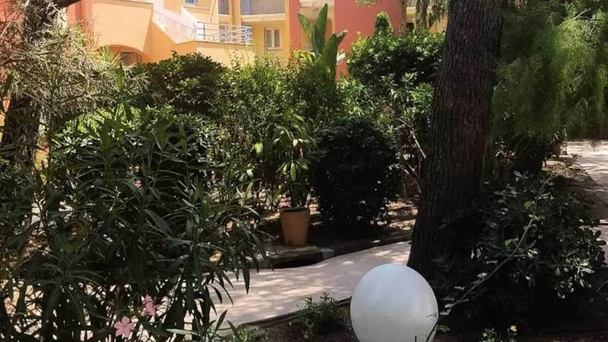 Gîte pour 6 personnes, avec Terrasse ainsi que Jardin et Piscine dans Plage La Badine - 4