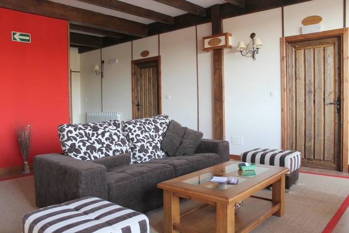 Hotel para 2 personas, con terraza además de jacuzzi y piscina en Provincia de Burgos - 2