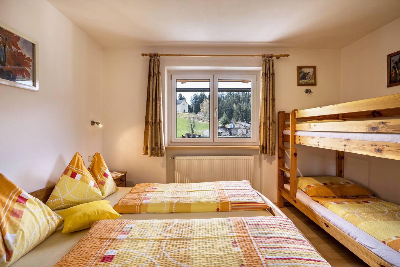 Appartamento intero, Appartamento "Zirme" vicino a piste da sci e sentieri, vista montagna, Wi-Fi e giardino in Marga, Terento