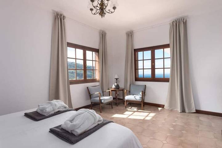 Entire apartment, Spacious interior, 3 terraces with views, wifi [D] in Icod de los Vinos, North Tenerife