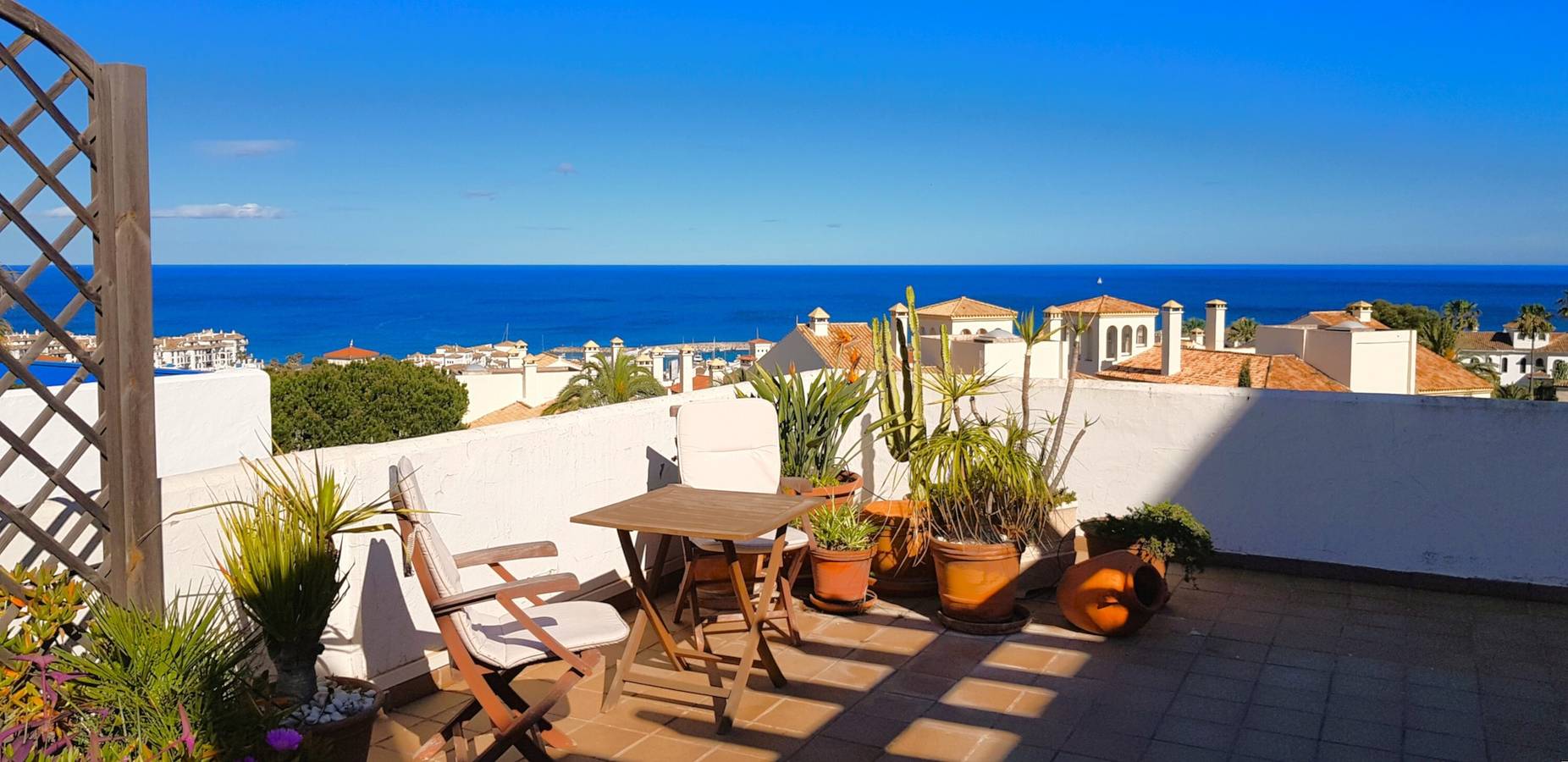 Entire apartment, Apartment 'La Terraza del Mar' with Sea View, Wi-Fi and Air Conditioning in Duquesa Regent, Manilva