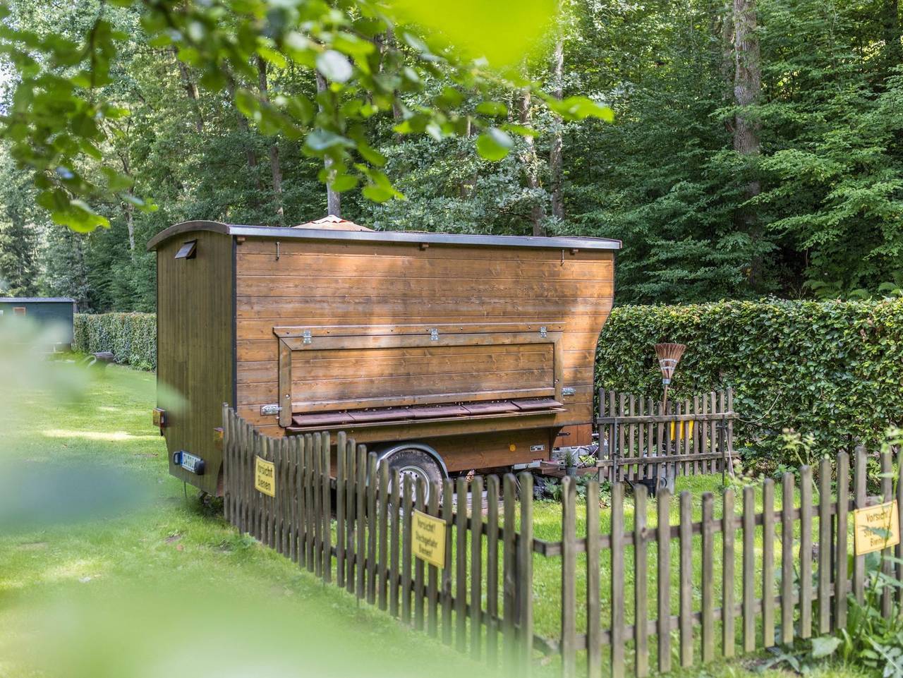 Bienenwagen der Naturheilpraxis Melchger - Bienenwagen, 8qm, 1 Wohn-/Schlafraum, max. 2 Personen in Wildberg, Nordschwarzwald