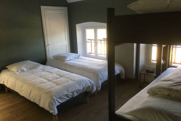 Location de vacances pour 10 personnes, avec jacuzzi ainsi que terrasse et jardin à La Jaille-Yvon - 3