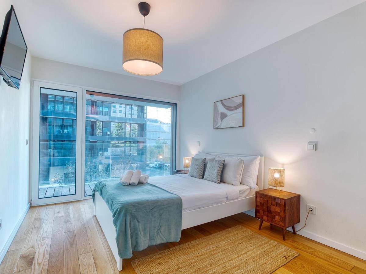 Apartamento inteiro, Three-Bedroom Apartment with Balcony in Lisboa, Costa de Lisboa