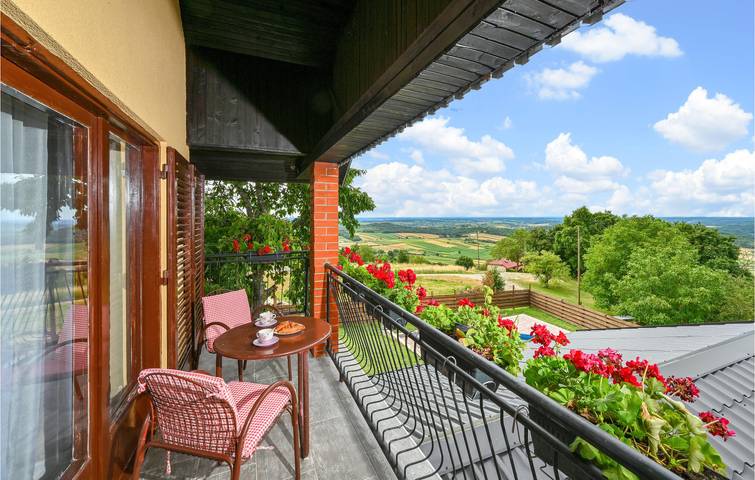 Encantador apartamento de 2 dormitorios con piscina, terraza y wifi in Koprivnica-Krizevci