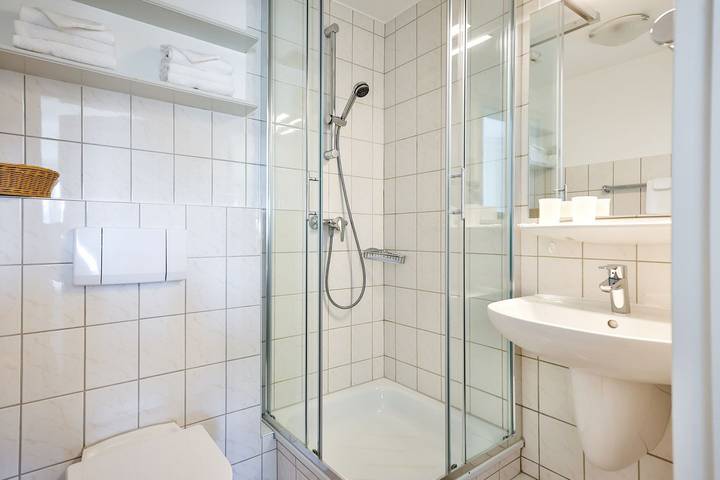 Ganze Wohnung, Helle Zwei Zimmer Wohnung mit hochwertigen Einbauten im Herzen von Hörnum. in Hörnum, Sylt