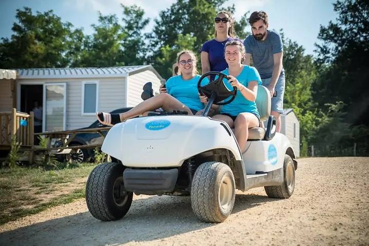 Mobil home pour 4 personnes, avec piscine et terrasse, animaux acceptés dans Port des Marines de Cogolin - 3