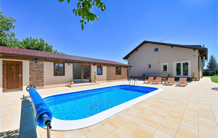 Ferienhaus für 9 Personen, mit Whirlpool und Garten sowie Pool und Sauna - 1