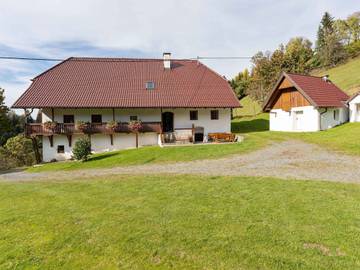 Gîte pour 6 personnes, avec terrasse ainsi que jardin et sauna, animaux acceptés dans Eberstein