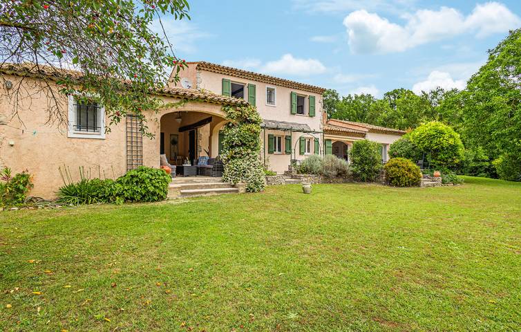 Location de vacances pour 8 personnes, avec jardin et piscine à Callian - 2