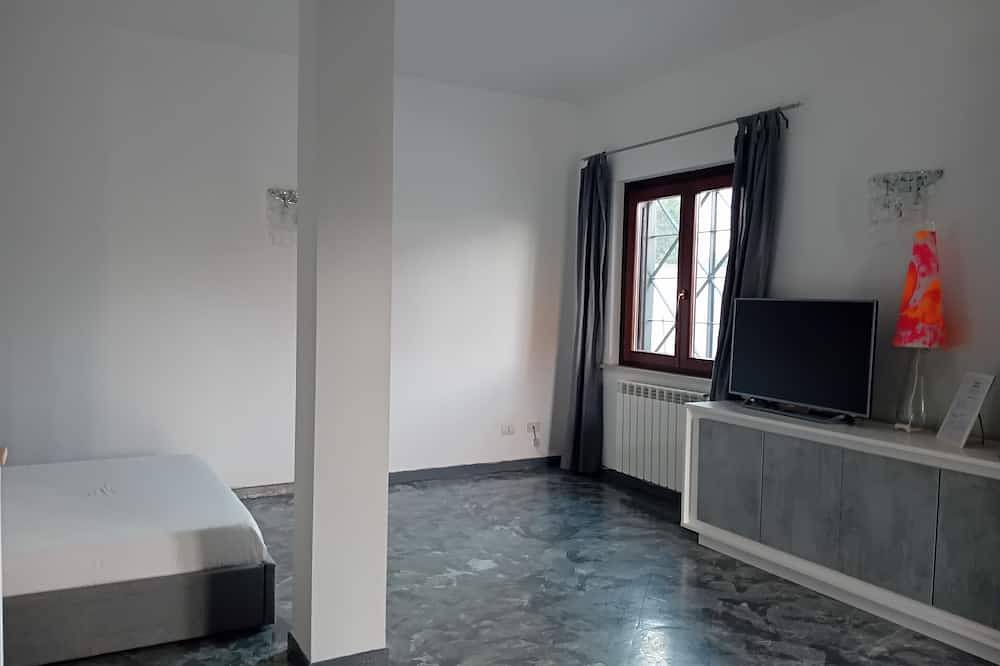 Geheel appartement, Bibi House surrounded by greenery in Infernetto, Rome