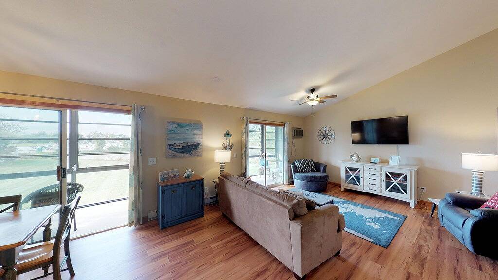 Ganze Wohnung, Jo's Escape 2 Schlafzimmer, 2 Bäder Wohnung in Eriesee