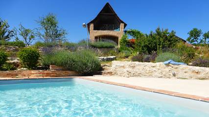 Gîte pour 8 personnes, avec jardin ainsi que piscine et terrasse à Cabrerets