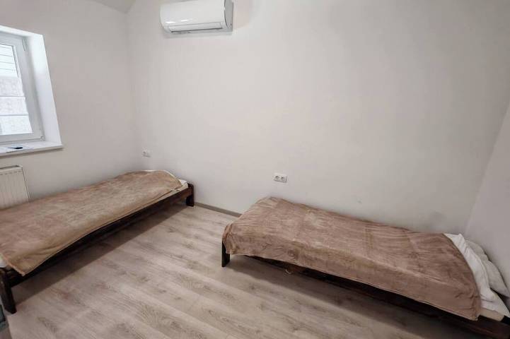 Ganze Wohnung, WorkStay Apartment – Moderner Komfort mit privatem Parkplatz, in der Nähe von Annehmlichkeiten der Stadt in Ketschkemet, Kecskeméti járás