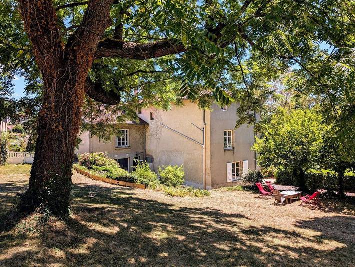Gîte pour 15 personnes, avec terrasse et jardin dans Rhône