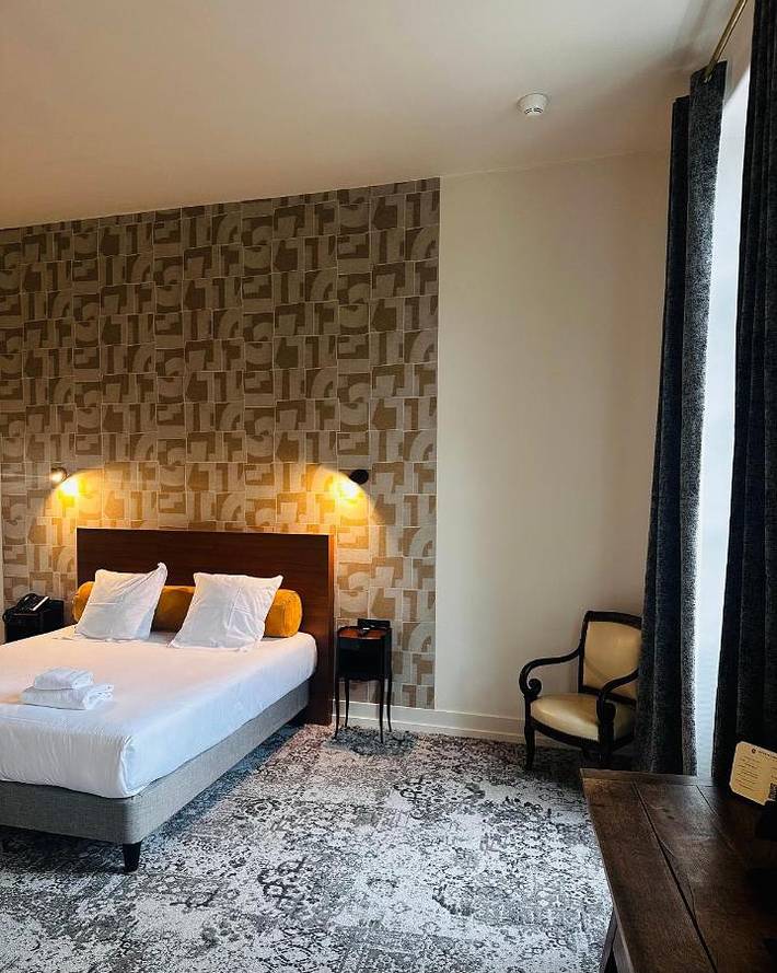 Hôtel pour 2 personnes, avec piscine ainsi que jardin et vue à Crêches-sur-Saône - 3