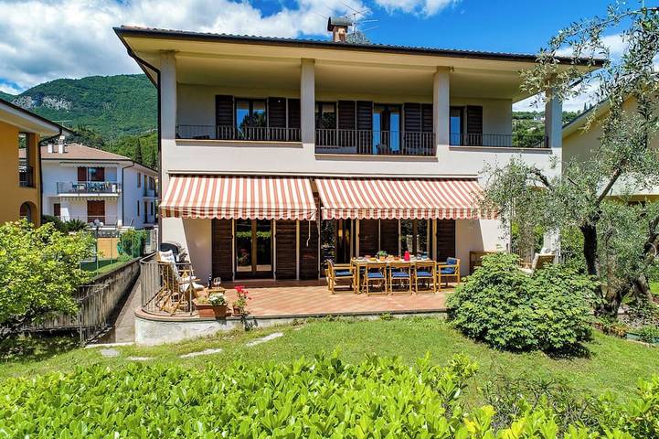 Villa für 8 Personen, mit Garten und Whirlpool, mit Haustier in Toscolano-Maderno