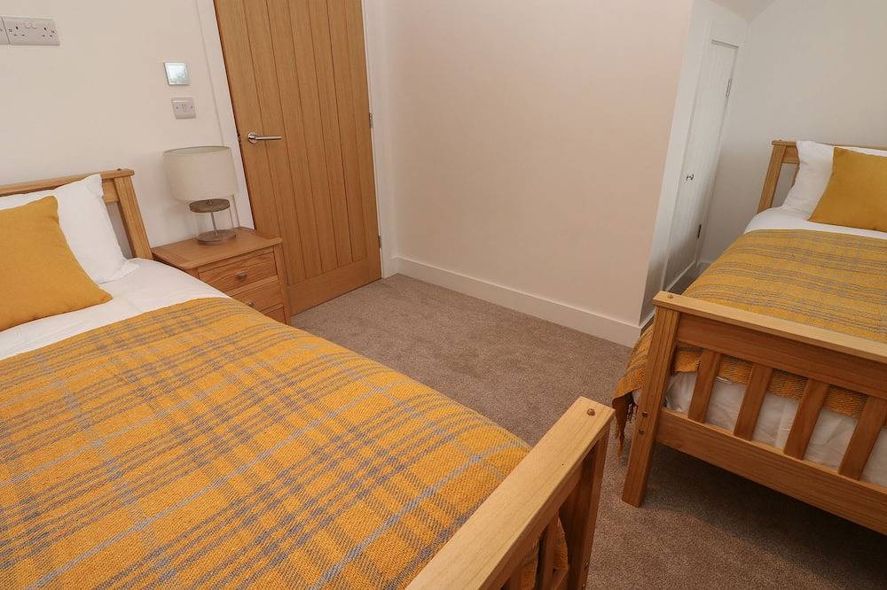 Pol View, family friendly, character holiday cottage in Helston in Gunwalloe, Cornwall