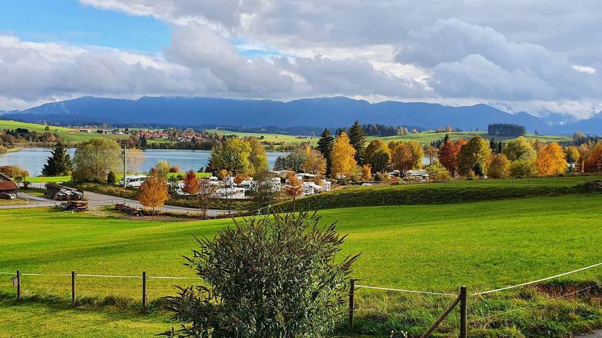 Ferienhaus für 6 Personen, mit Seeblick und Ausblick sowie Garten in Lechbruck am See - 2