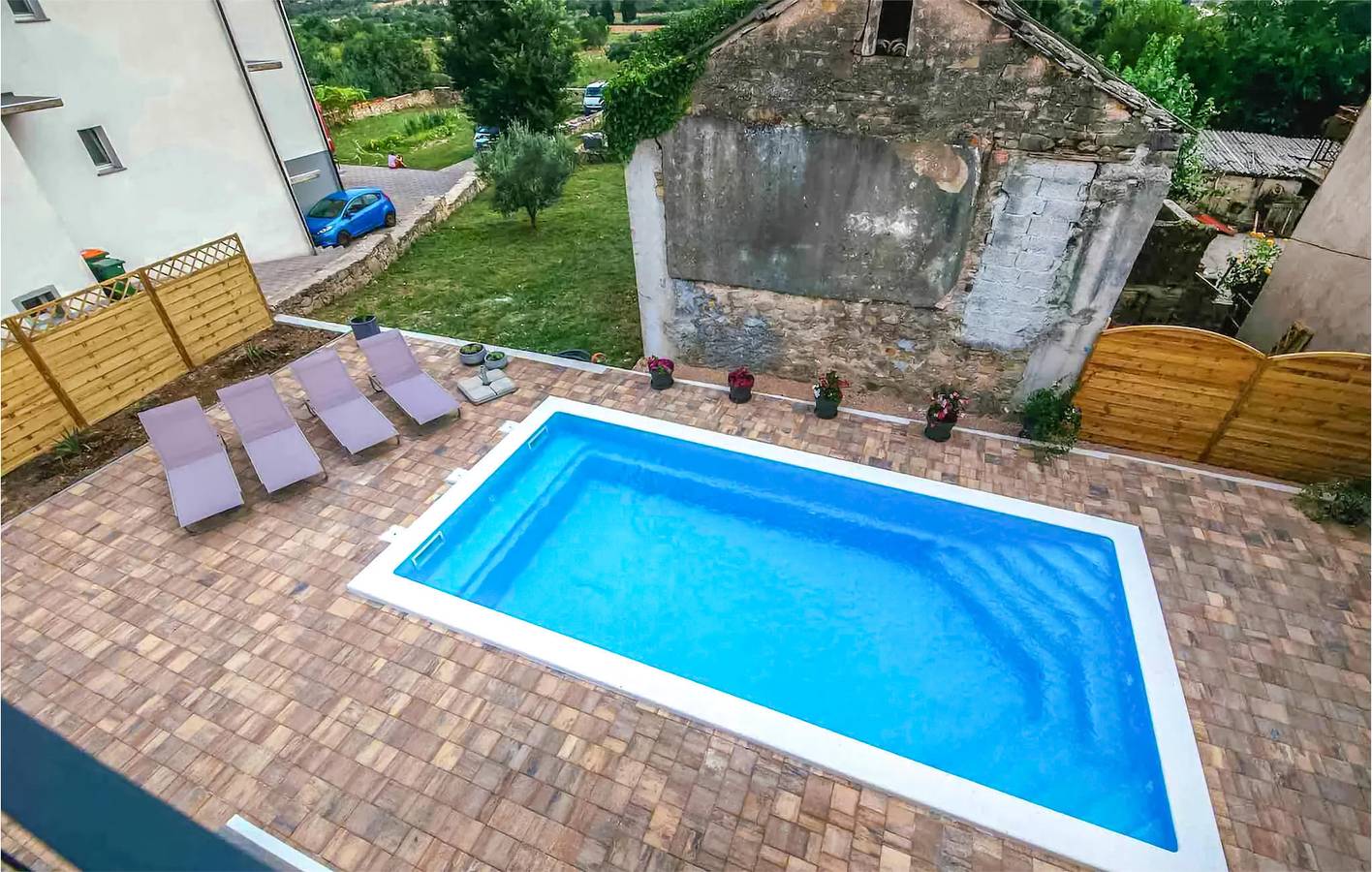 Ganze Ferienwohnung, Entspannung nur 2 km von Benkovac entfernt: Apartment am Pool mit Terrasse und WLAN in Šopot, Grad Benkovac