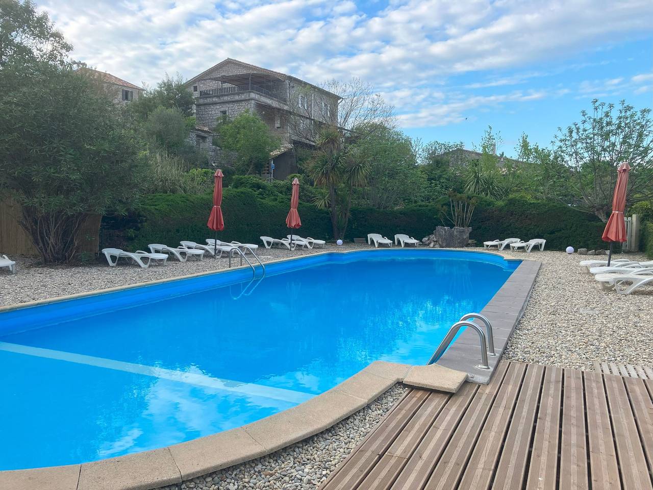 Gîte « Les Combes » avec piscine partagée, Wi-Fi et climatisation in Chauzon, Ardèche