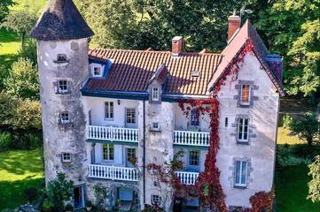Gîte pour 19 personnes, avec balcon et jardin à Volvic