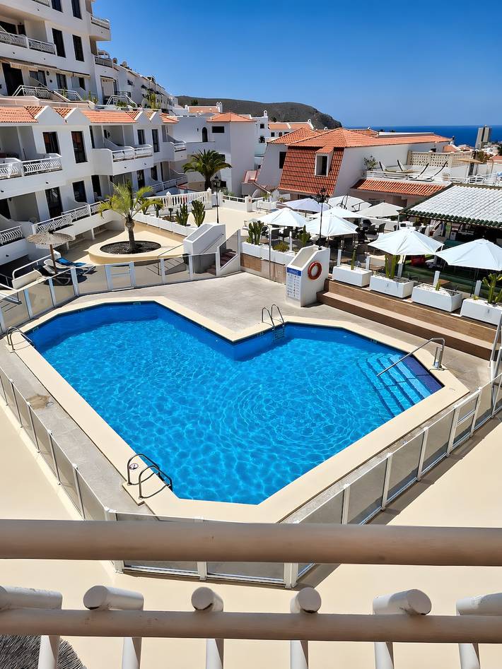 Maison de vacances « Golden Bay Seaview Terrace » avec vue mer, piscine partagée et Wi-Fi in Los Cristianos, Arona