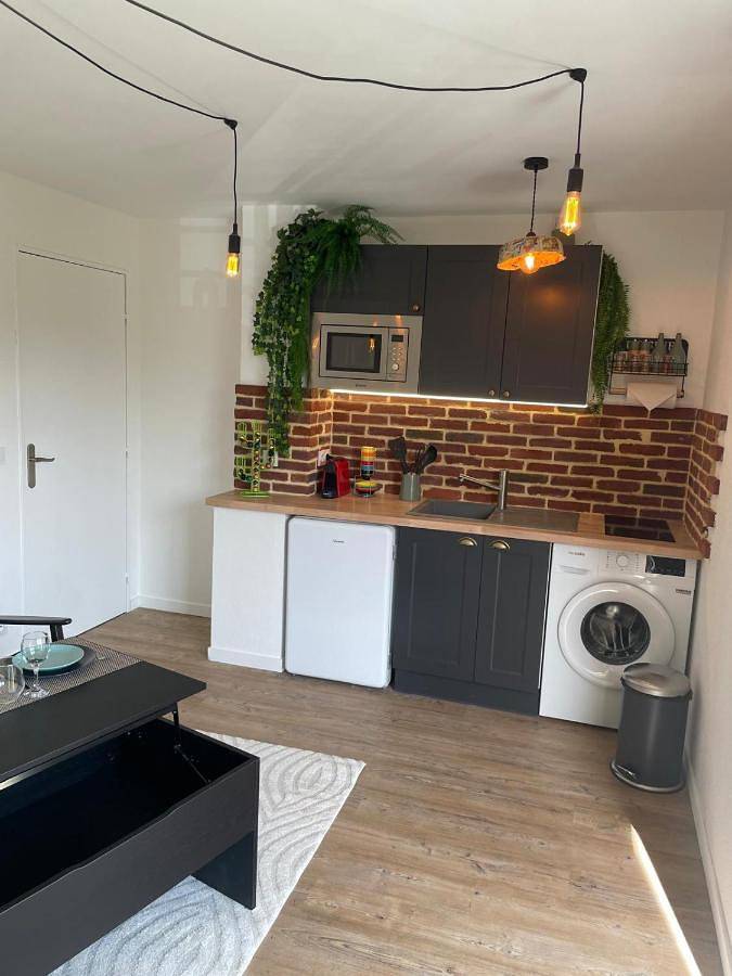 Appartement entier, One-Bedroom Apartment in Lisieux, Région de Lisieux