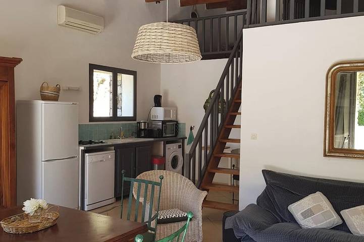 Location de vacances pour 12 personnes, avec Terrasse ainsi que Jardin et Piscine à Saint-Julien-de-la-Nef
