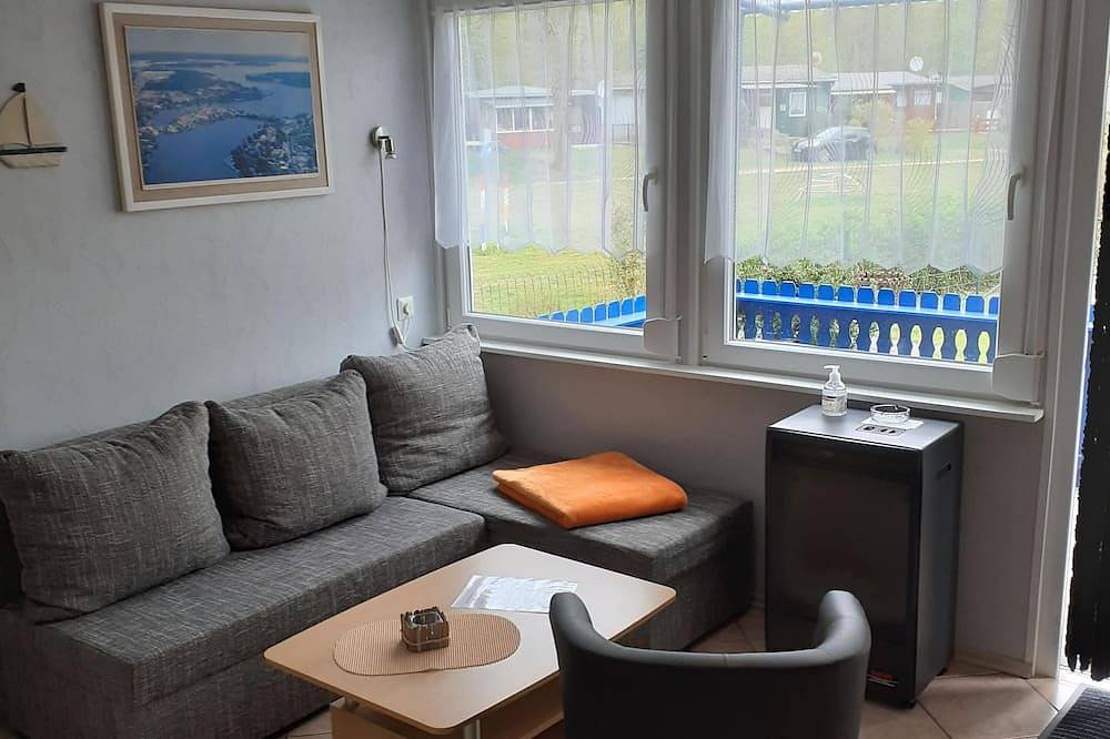 Ferienbungalow Fleesensee: Komfortabler Bungalow mit Terrasse und Gartenmöbeln in Malchow, Fleesensee