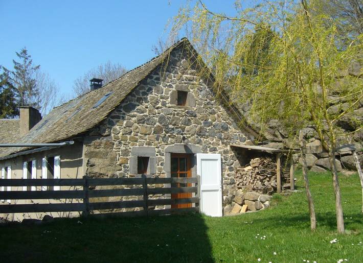 Gîte pour 9 personnes, avec Terrasse à Saint-Chély-d'Aubrac