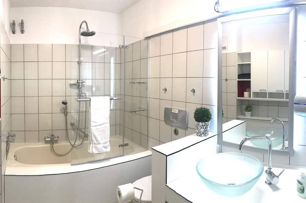 Ganze Wohnung, Komfortable 2 Zimmer Wohnung im 1. Og mit Balkon zum Kurpark in Deidesheim, Pfälzer Rheinebene