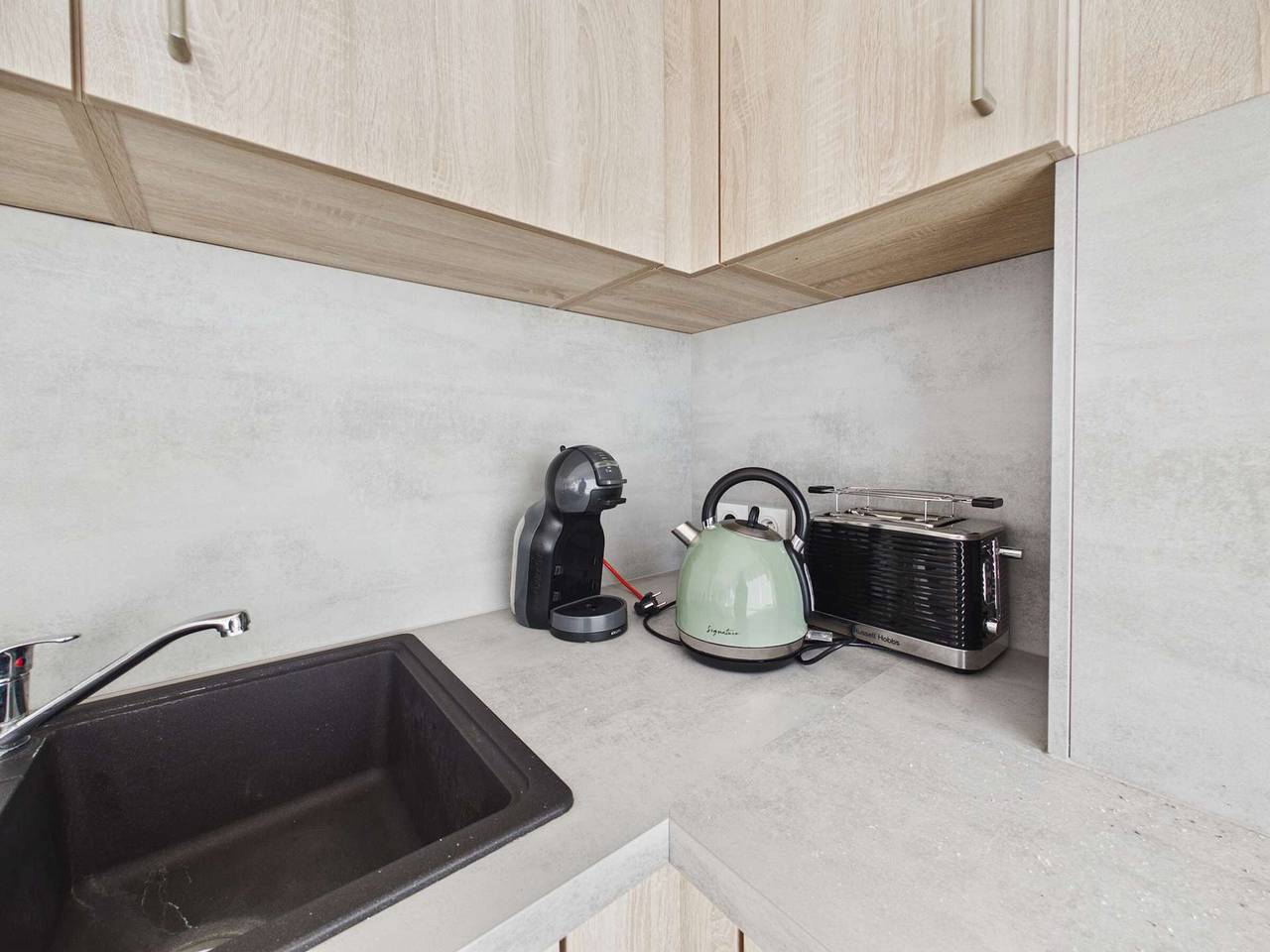 Entire apartment, Renovated 2-Bedroom Apartment Near Shops and 300m from the Beach, Private Parking Included! in Marseillan, Côte d'Améthyste