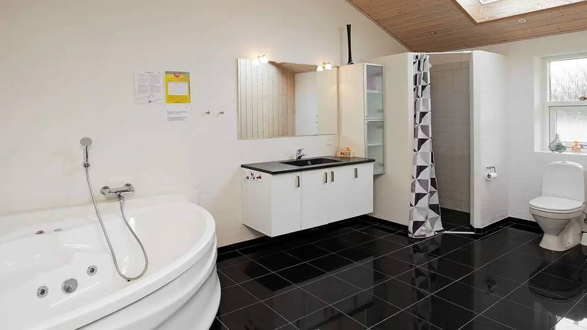 Ferienhaus für 9 Personen, mit Whirlpool und Terrasse sowie Sauna in Bratten - 2