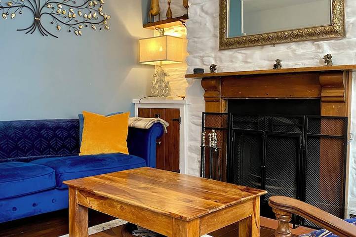 Fisherman's Cottage - Harbour Close, Pub Closer, Sea Views if You Look Hard in Brixham, Torbay