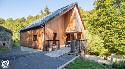 Gîte pour 8 personnes, avec jardin, animaux acceptés à Valbeleix