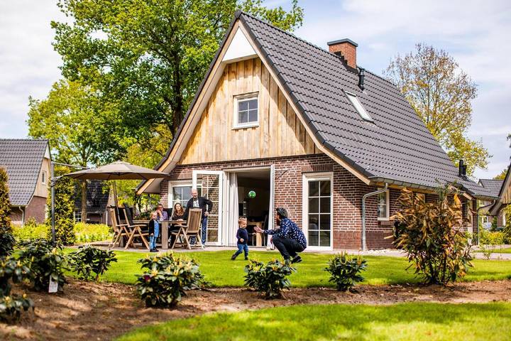 Ferienhaus für 6 Personen, mit Garten und Whirlpool sowie Terrasse und Sauna, kinderfreundlich