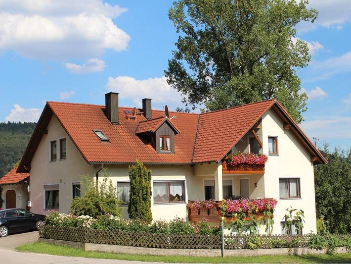 Ferienwohnung für 4 Personen, mit Balkon und Balkon/Terrasse sowie Terrasse und Garten in Bayerischer Jura - 2