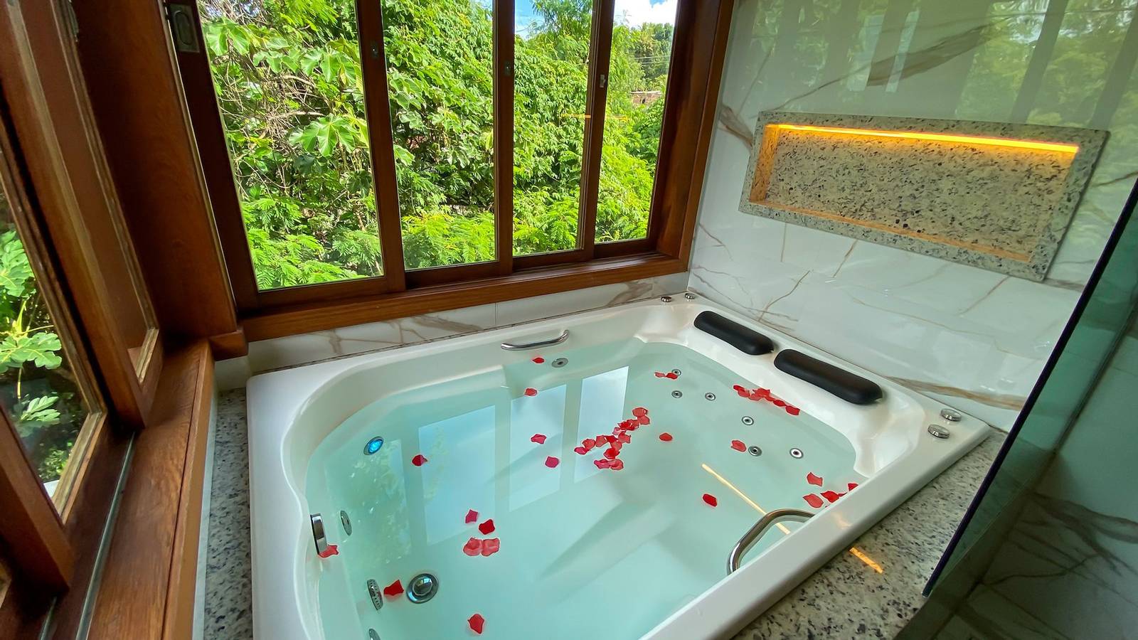 Casa c Jacuzzi próx à Praia do Forte/Lagoa do Aruá in Mata de São João, Linha Verde
