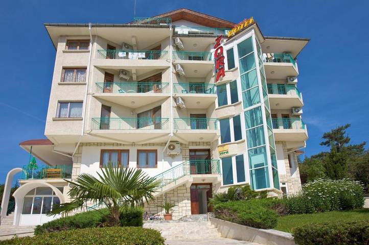Hôtel pour 3 personnes, avec vue ainsi que piscine et jardin