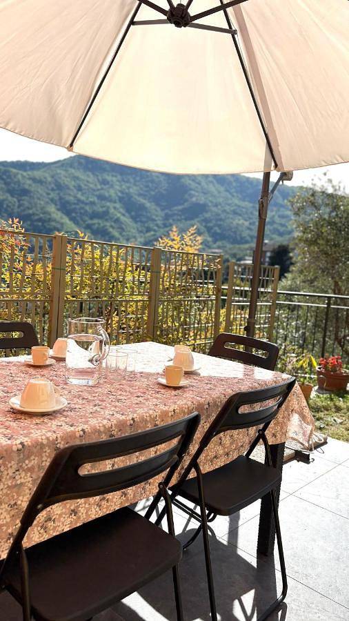 Location de vacances pour 11 personnes, avec Balcon et Terrasse ainsi que Jardin et Vue à Leivi