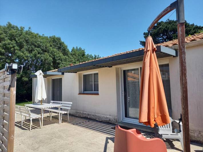Location de vacances pour 4 personnes, avec jardin ainsi que vue sur le lac et vue dans Saint-Lumine-de-Coutais